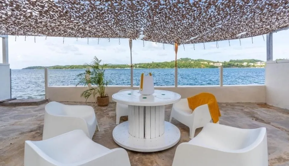 Homestay Jolie Chambre Pied Dans L'Eau Dans Villa Blanca Martinique
