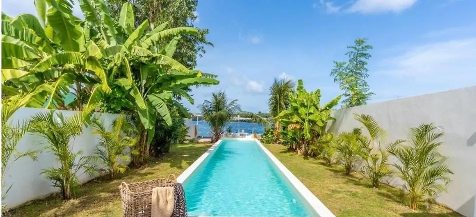 Jolie Chambre Pied Dans L'Eau Dans Villa Blanca