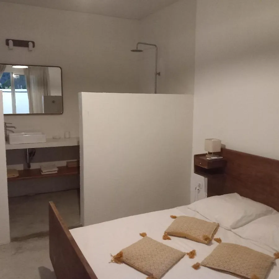 Jolie Chambre Pied Dans L'Eau Dans Villa Blanca Homestay La Trinite